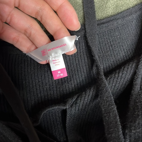 Knit Key Hole Halter Top - Picture 3 of 4